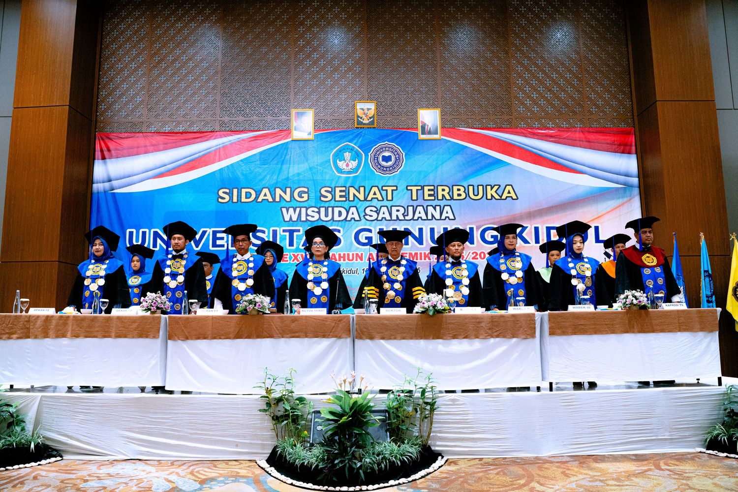 Penyediaan Juru Bahasa Isyarat dalam Sidang Skripsi Mahasiswa Tuli UGK